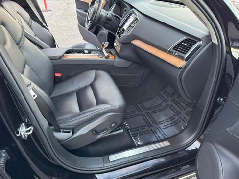Used 2021 Volvo XC90 T6 Momentum w/ Climate Package image 24