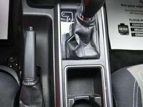 Used 2022 Toyota Tacoma TRD Off-Road AWD/4WD image 17