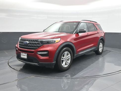 Certified 2022 Ford Explorer XLT w/ Equipment Group 202A RWD image 33