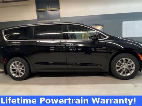 New 2026 Chrysler Pacifica Select image 9