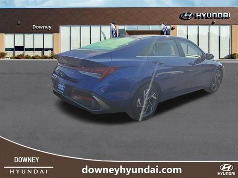 Used 2025 Hyundai Elantra SEL FWD image 5