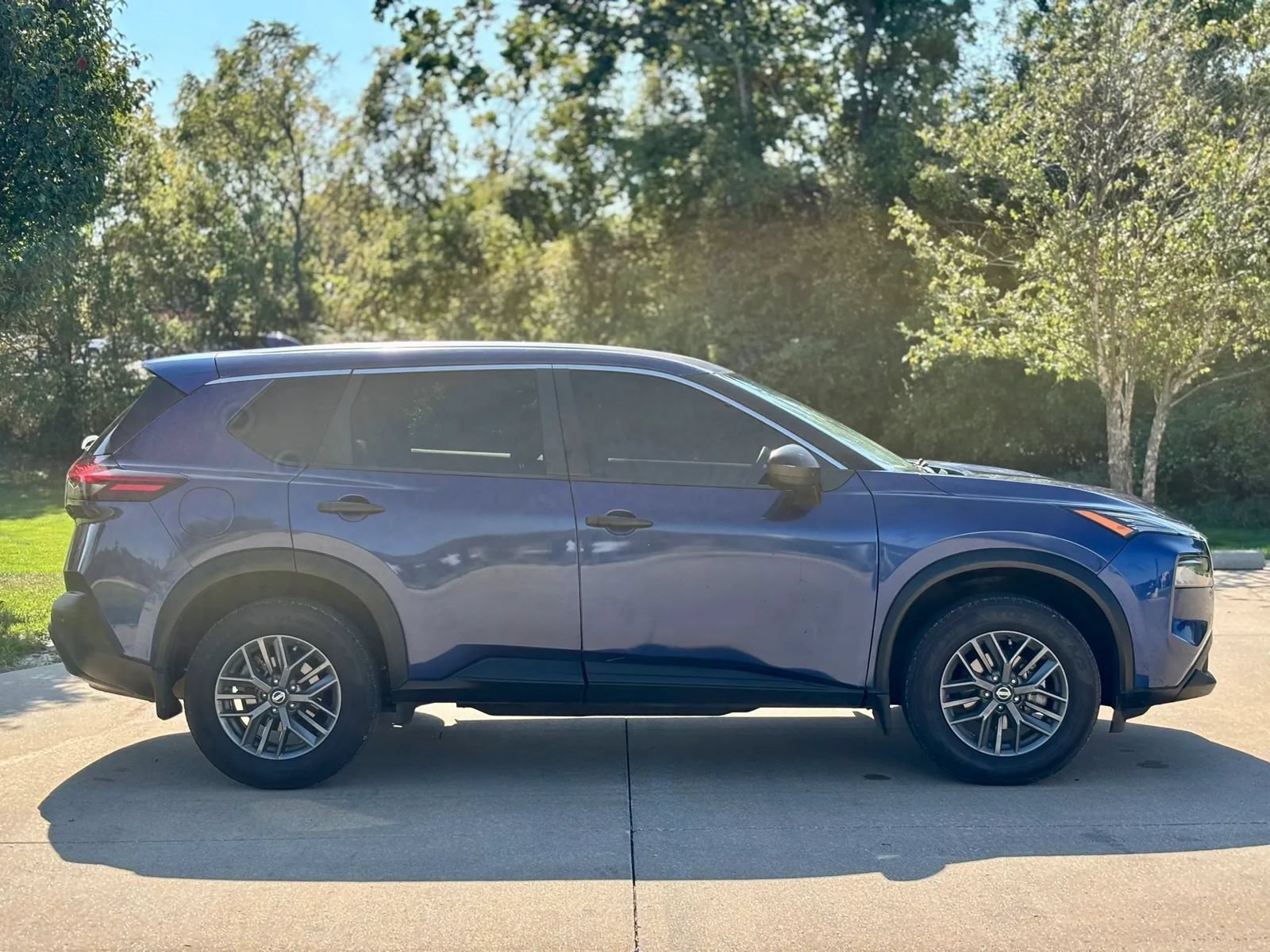 Used 2021 Nissan Rogue S FWD image 4