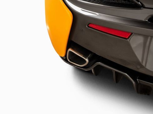 Used 2018 McLaren 570S Spider image 25