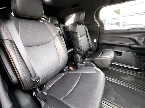 Used 2023 Toyota Sienna XSE image 19