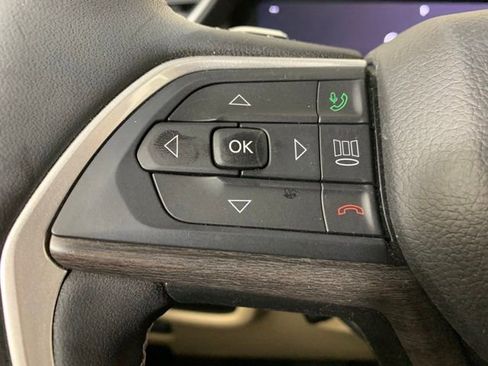 Used 2023 Jeep Grand Cherokee Limited w/ Luxury Tech Group II AWD/4WD image 19