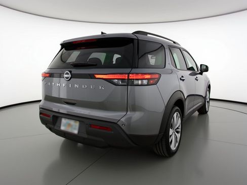 Used 2025 Nissan Pathfinder SV image 9