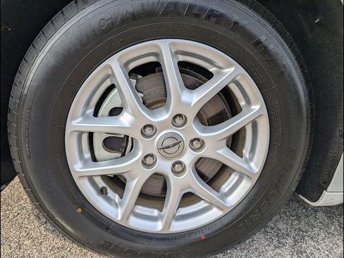 Used 2022 Chrysler Voyager LX FWD image 25