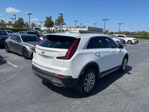 Used 2022 Cadillac XT4 Premium Luxury w/ Enhanced Visibility Package FWD image 8