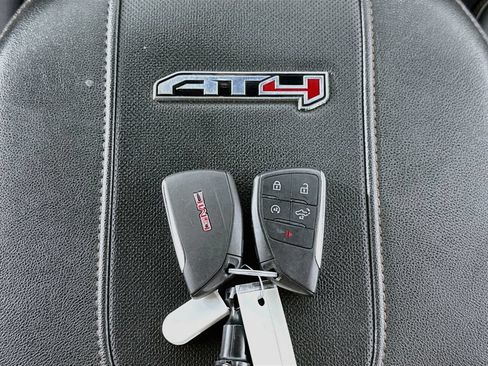 Used 2024 GMC Sierra 2500 AT4 w/ Technology Package AWD/4WD image 40