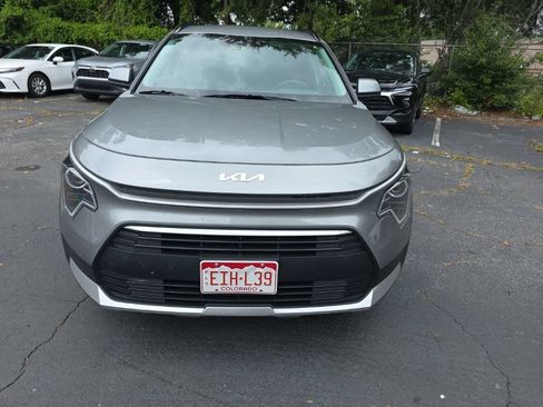 Used 2025 Kia Niro LX FWD image 2