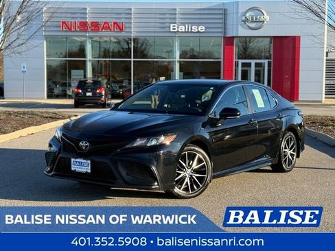 Used 2024 Toyota Camry SE image 1