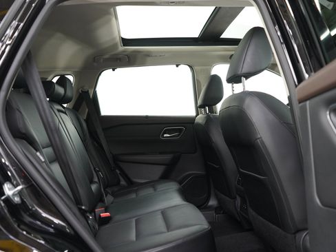 Used 2021 Nissan Rogue SV w/ Premium Package AWD/4WD image 12