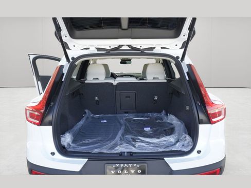 New 2026 Volvo XC40 B5 Plus w/ Protection Package image 20