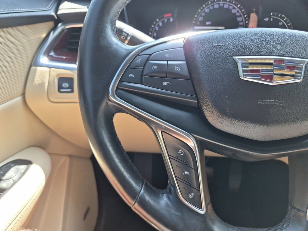 Used 2019 Cadillac XT5 Luxury FWD image 18