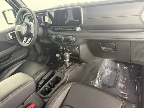 Used 2024 Jeep Wrangler Unlimited Sahara w/ Technology Group AWD/4WD image 11