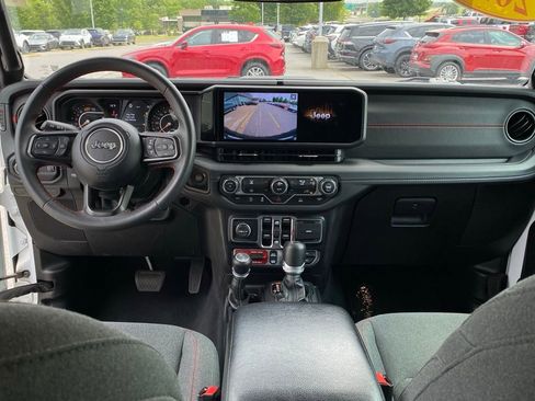 Used 2024 Jeep Wrangler Unlimited Rubicon AWD/4WD image 28