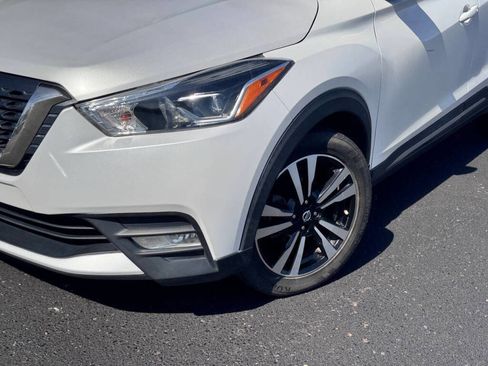 Used 2018 Nissan Kicks SR image 23