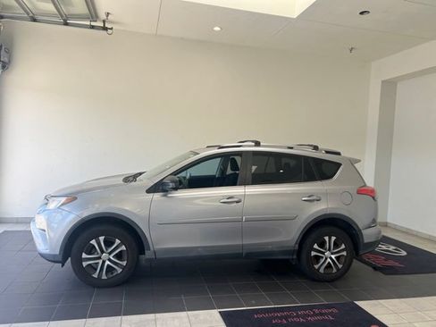 Used 2017 Toyota RAV4 LE FWD image 1