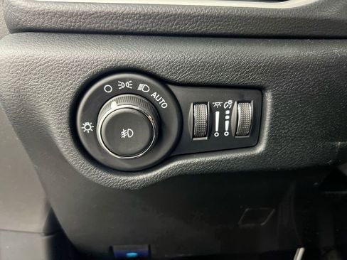New 2026 Chrysler Pacifica Select AWD/4WD image 18