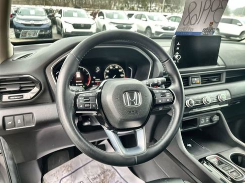 Used 2025 Honda Pilot EX-L image 13