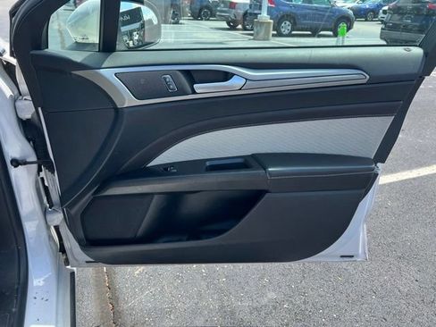 Used 2020 Ford Fusion SE w/ Equipment Group 151A FWD image 31