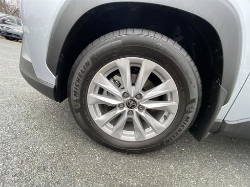 Used 2025 Toyota Corolla Cross LE image 26