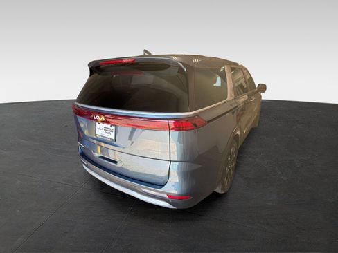 Used 2024 Kia Carnival EX FWD image 6