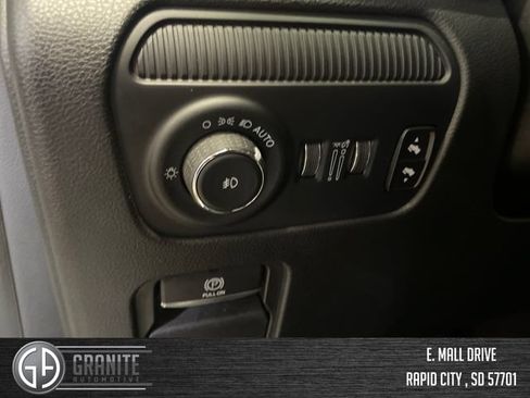 Used 2024 Jeep Wagoneer Series II AWD/4WD image 32