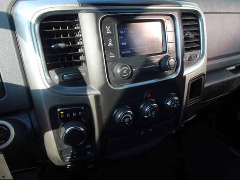 Used 2018 RAM 1500 Classic SLT AWD/4WD image 17