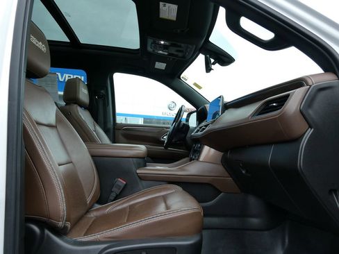 Used 2021 Chevrolet Suburban High Country w/ Premium Package AWD/4WD image 13