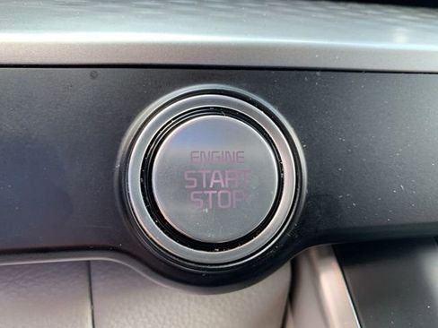 Used 2024 Kia Carnival LX image 33