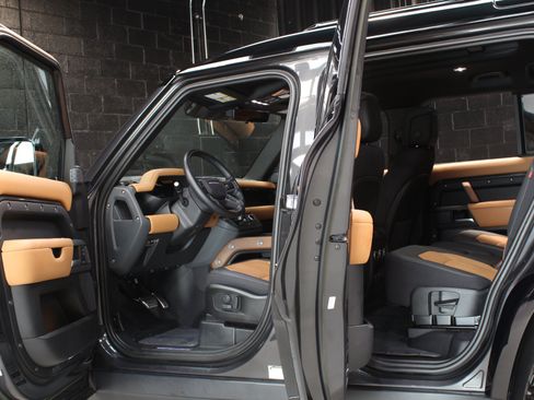 Used 2023 Land Rover Defender 110 X AWD/4WD image 31