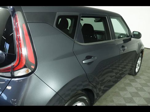 Used 2025 Kia Soul LX w/ LX Technology Package FWD image 17
