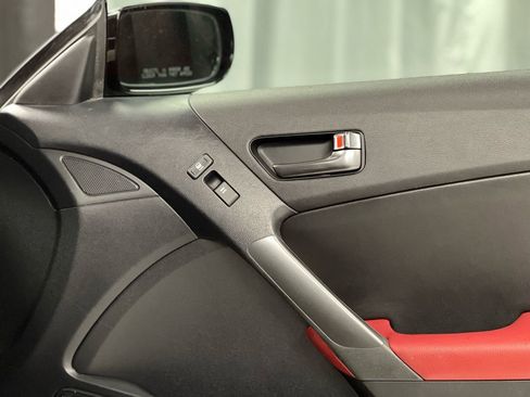 Used 2011 Hyundai Genesis 3.8 image 32