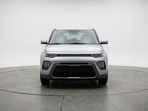 Used 2025 Kia Soul LX w/ LX Technology Package FWD image 2