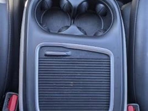 Used 2024 Chrysler Pacifica Touring-L FWD image 15