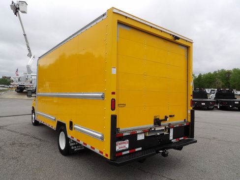 Used 2021 Ford E-350 and Econoline 350 Super Duty image 5