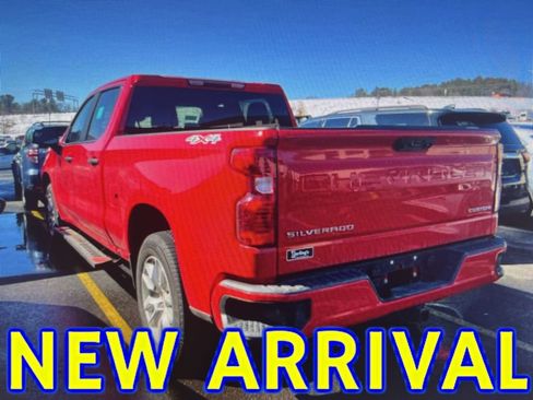 Used 2024 Chevrolet Silverado 1500 Custom image 4