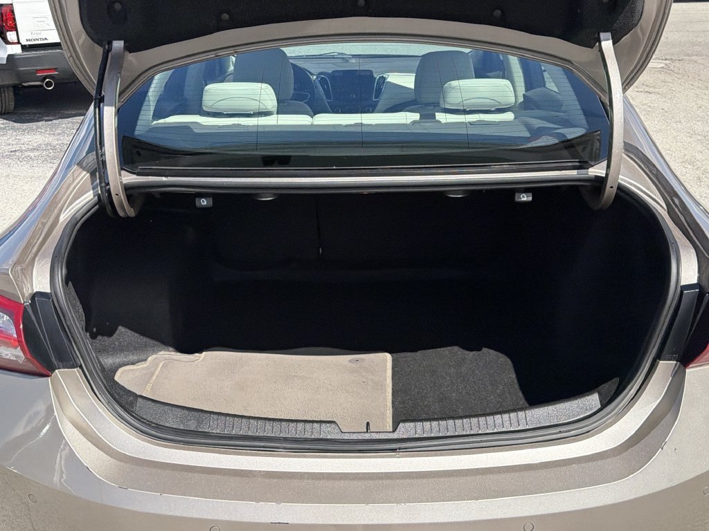Used 2024 Chevrolet Malibu LT FWD image 11