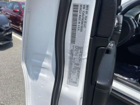 Used 2022 Jeep Grand Cherokee Limited image 24