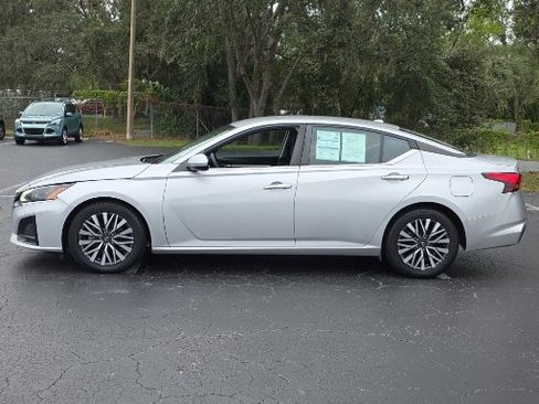 Used 2023 Nissan Altima 2.5 SV image 10