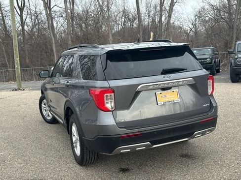 Certified 2022 Ford Explorer XLT w/ Equipment Group 202A image 4