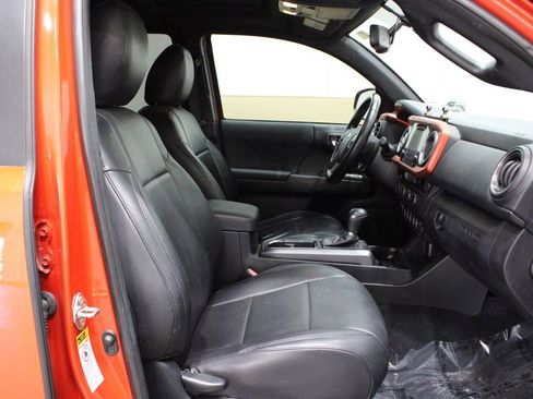 Used 2016 Toyota Tacoma TRD Sport image 14