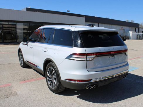 Used 2025 Lincoln Aviator 2WD image 4