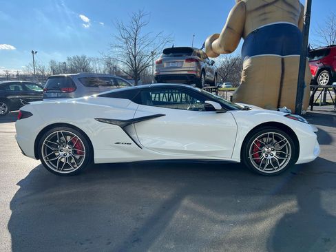 Used 2024 Chevrolet Corvette Z06 RWD image 7