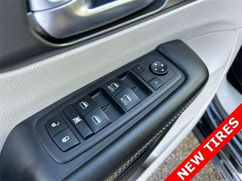 Certified 2024 Chrysler Pacifica Touring-L image 16