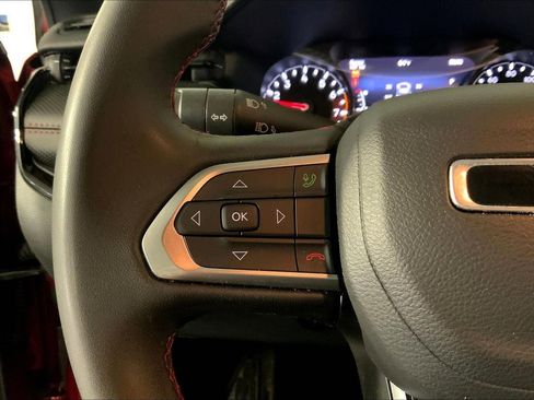 Used 2025 Jeep Compass Trailhawk image 18