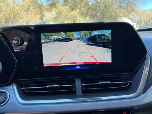 Used 2025 Chevrolet Trax LT w/ LT Convenience Package image 21