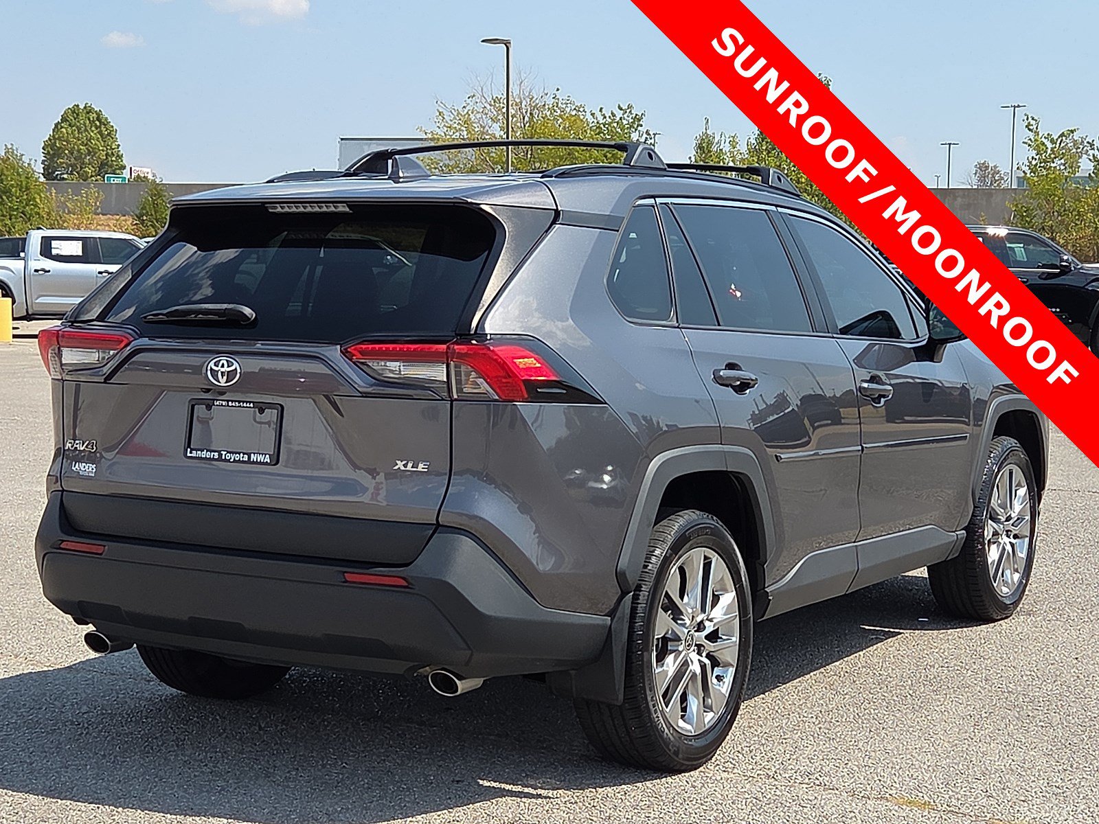 Used 2022 Toyota RAV4 XLE Premium FWD image 5