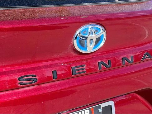 Used 2025 Toyota Sienna XLE image 33